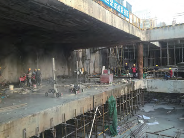 漢鵬油壓 、高頻繩鋸機(jī)同場作業(yè)